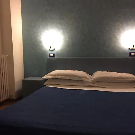 Eddy Blue Nocleg ze śniadaniem *